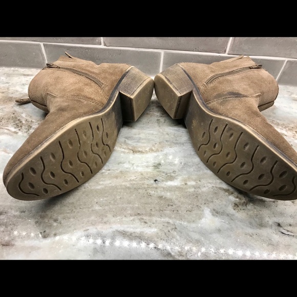 Naturalizer Jenna Bootie with Stud Accents - Picture 4 of 5